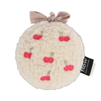 Υφασμάτινο Παιχνίδι Lucy Με Λευκούς Ήχους Για Καρότσι Κερασάκια Flow